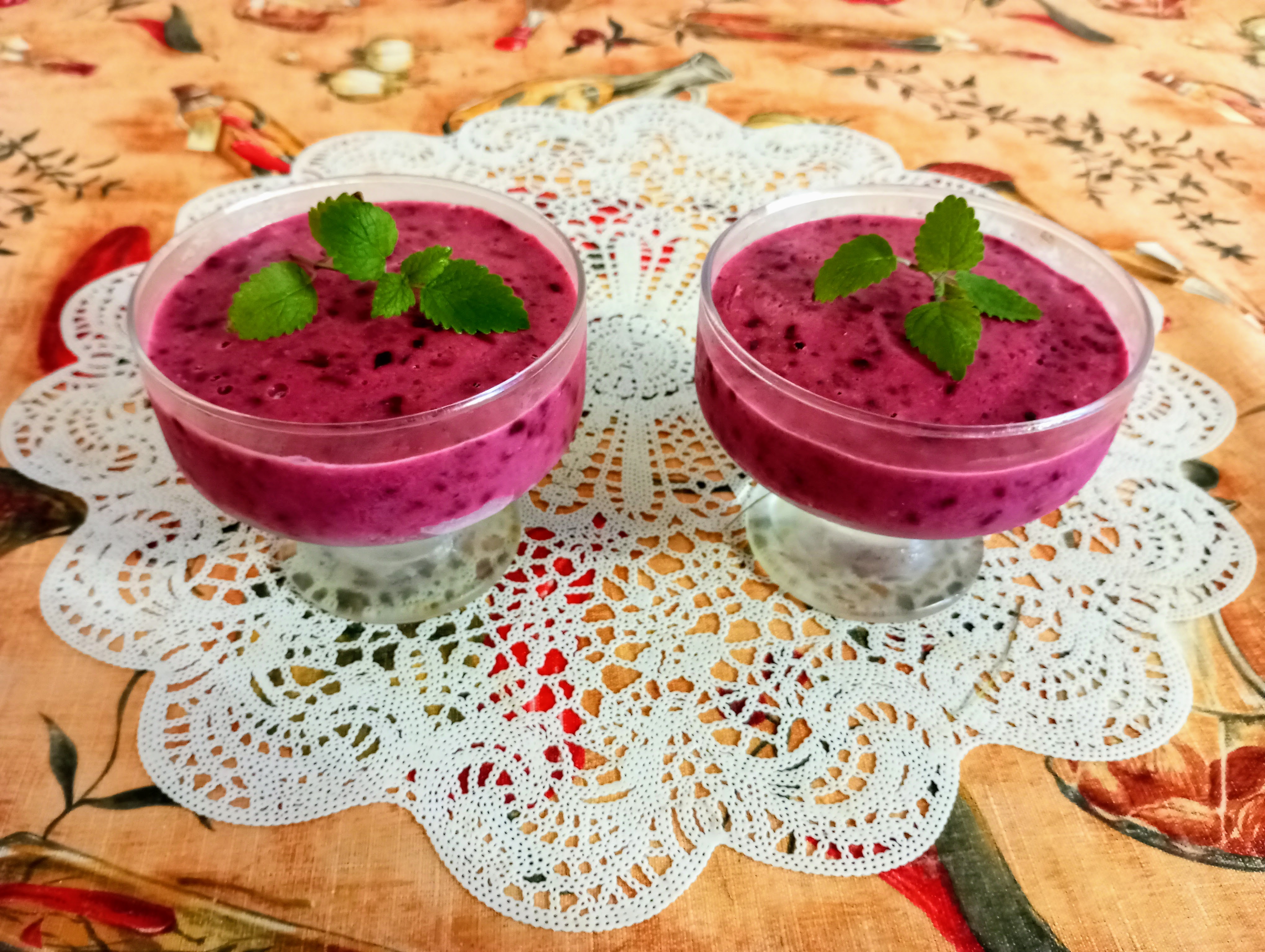 Мороженное щербет с бананами и черной смородиной 