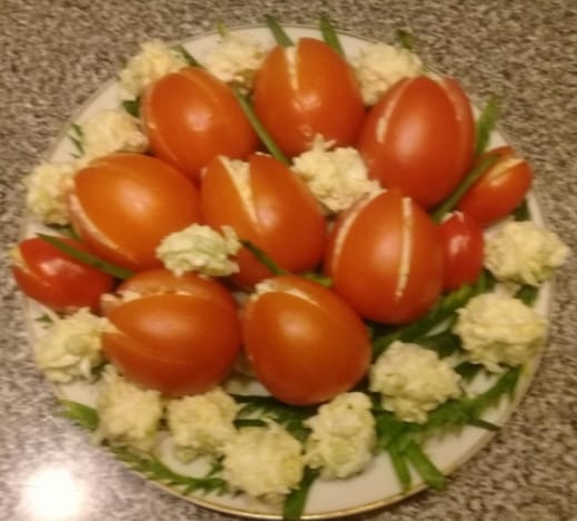 Салат Тюльпаны из помидоров с плавленным сыром рецепт фото поша�гово и видео