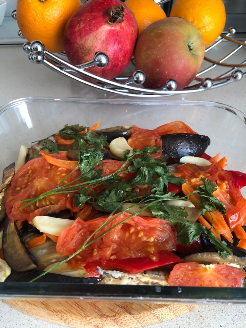 Баклажаны с морковью, перцем болгарским и помидором в микроволновке