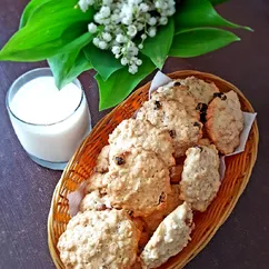 Овсяное печенье с изюмом и арахисом