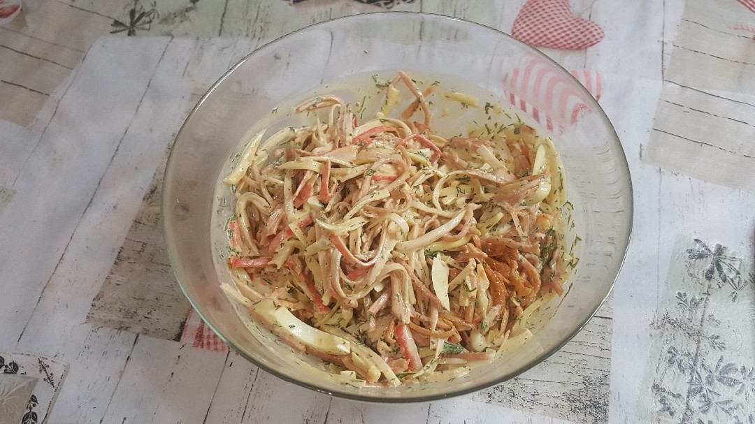 Крабовый салат с корейской морковью и яйцом