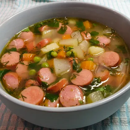 Лёгкий овощной суп с сосисками