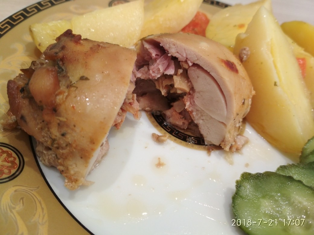 Куриные рулетики с грибами и картошкой