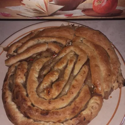 Булочки-улитки с яблоками, корицей и арахисовой пастой