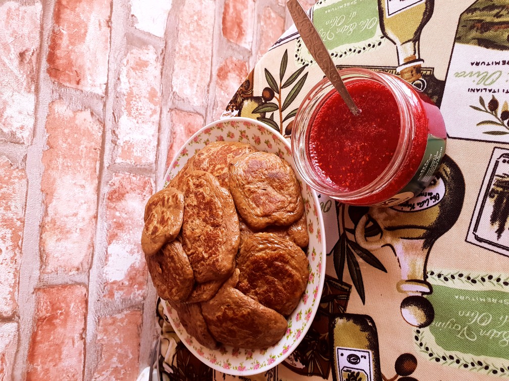 Оладьи печеночные с ароматным соусом