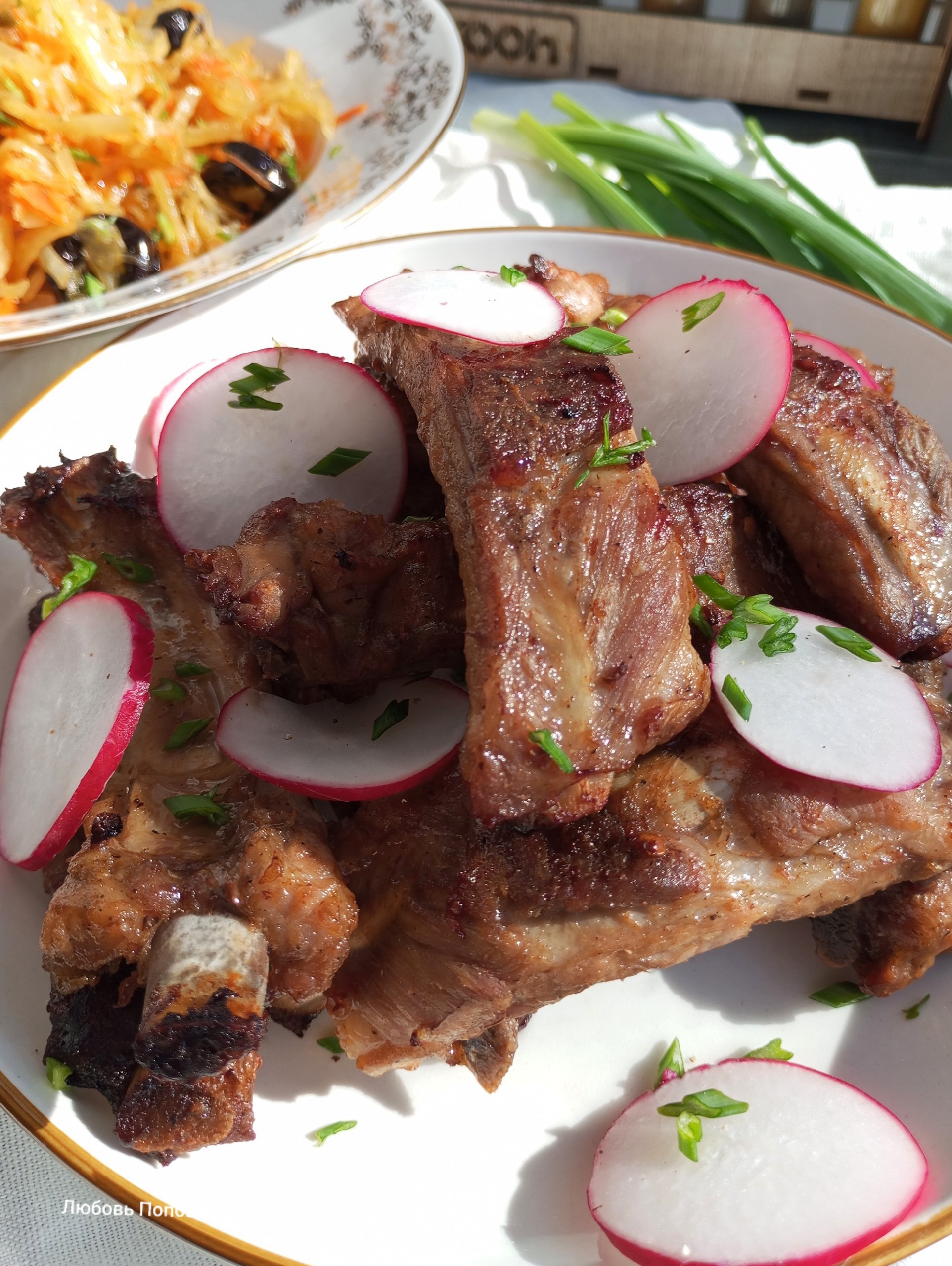 Запечённые свиные рёбрышки в пряном маринаде