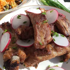 Запечённые свиные рёбрышки в пряном маринаде