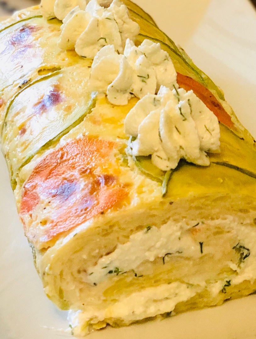 Кабачковый рулет с творожным сыром