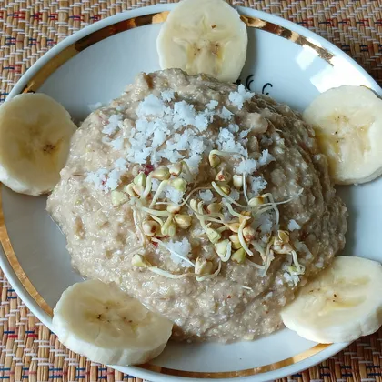 Творожок из зеленой гречки с бананом, яблоком и кокосом