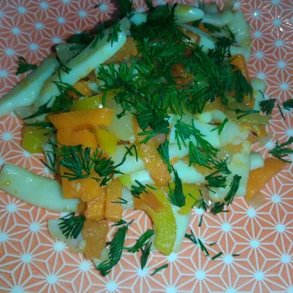 Кальмары, тушеные с овощами