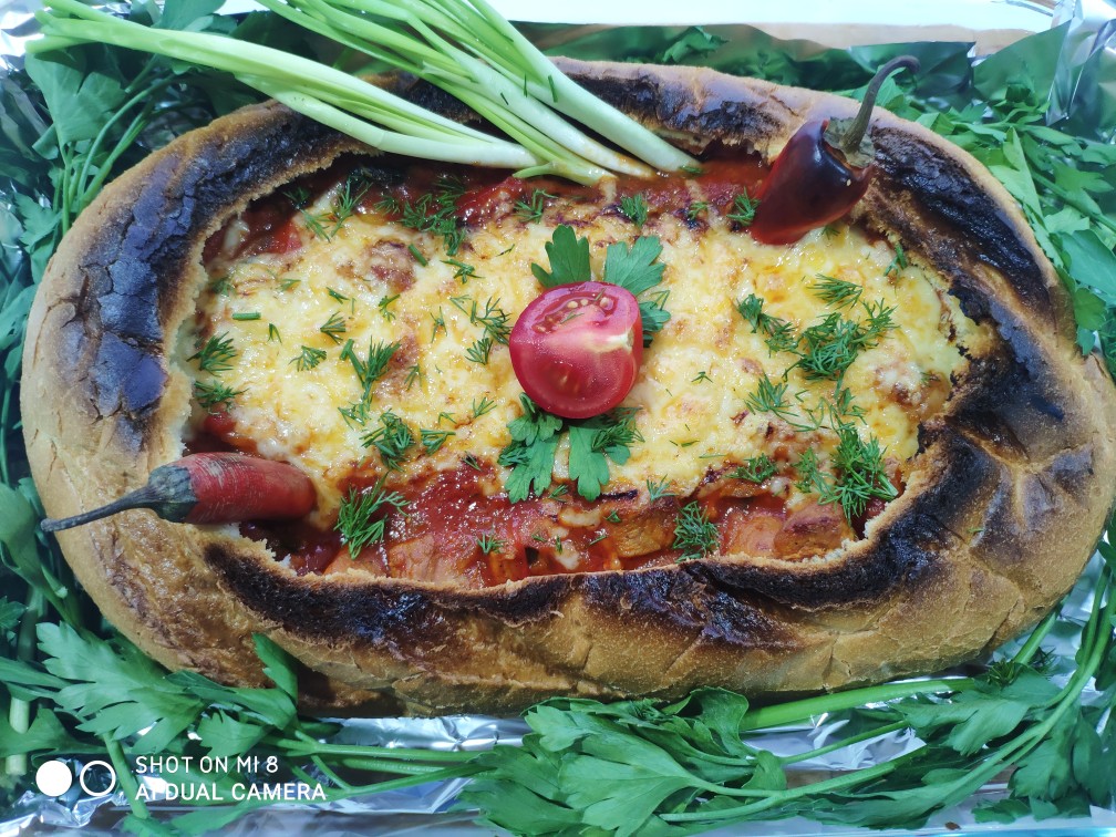 Мясо (индейка) с овощами и грибами в хлебном горшочке