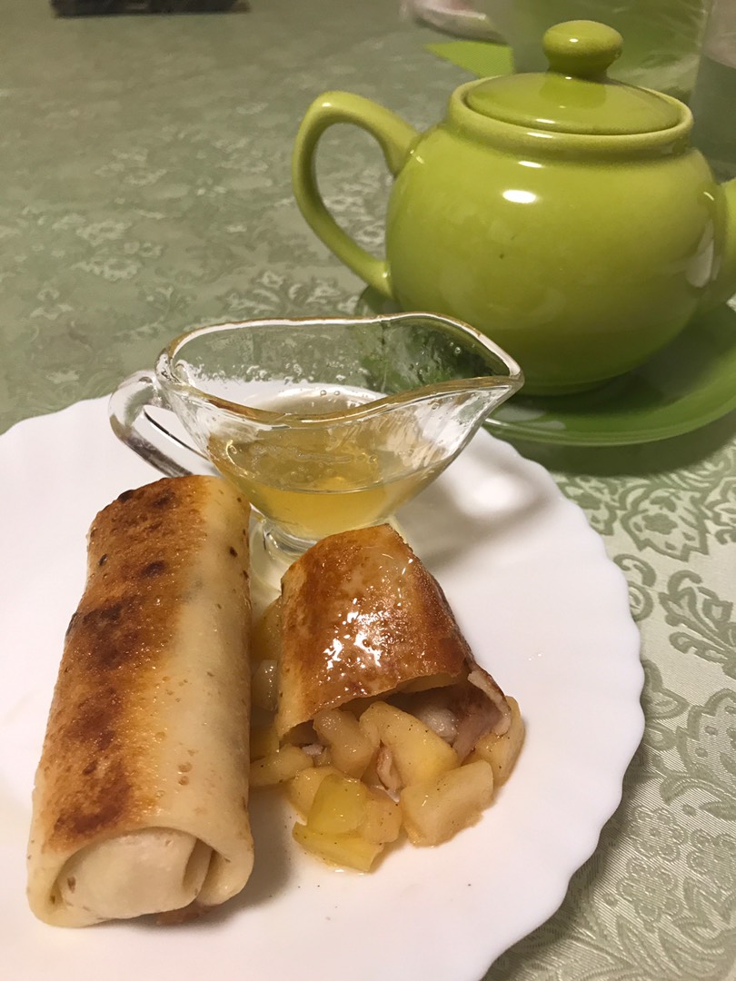 Блины с яблочной начинкой