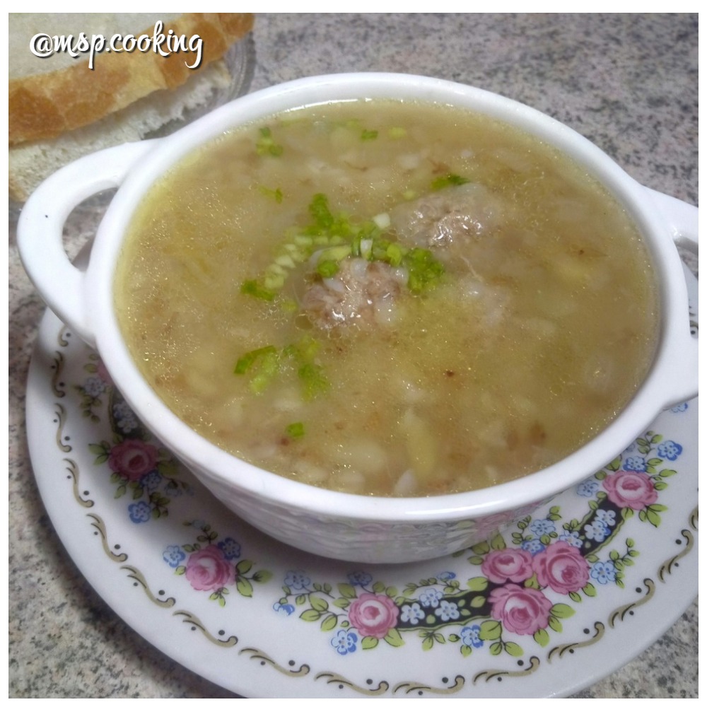 Гречневый суп с сыром, грибами, картошкой, зеленью и чесноком