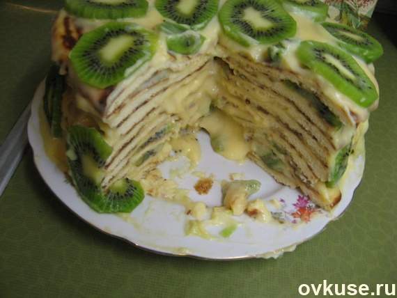 Торт с киви и бананом без выпечки в виде черепахи