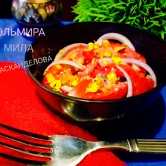 Салат из помидоров с фисташками