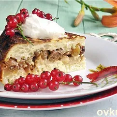 Творожно-рисовая запеканка с яблоками и изюмом