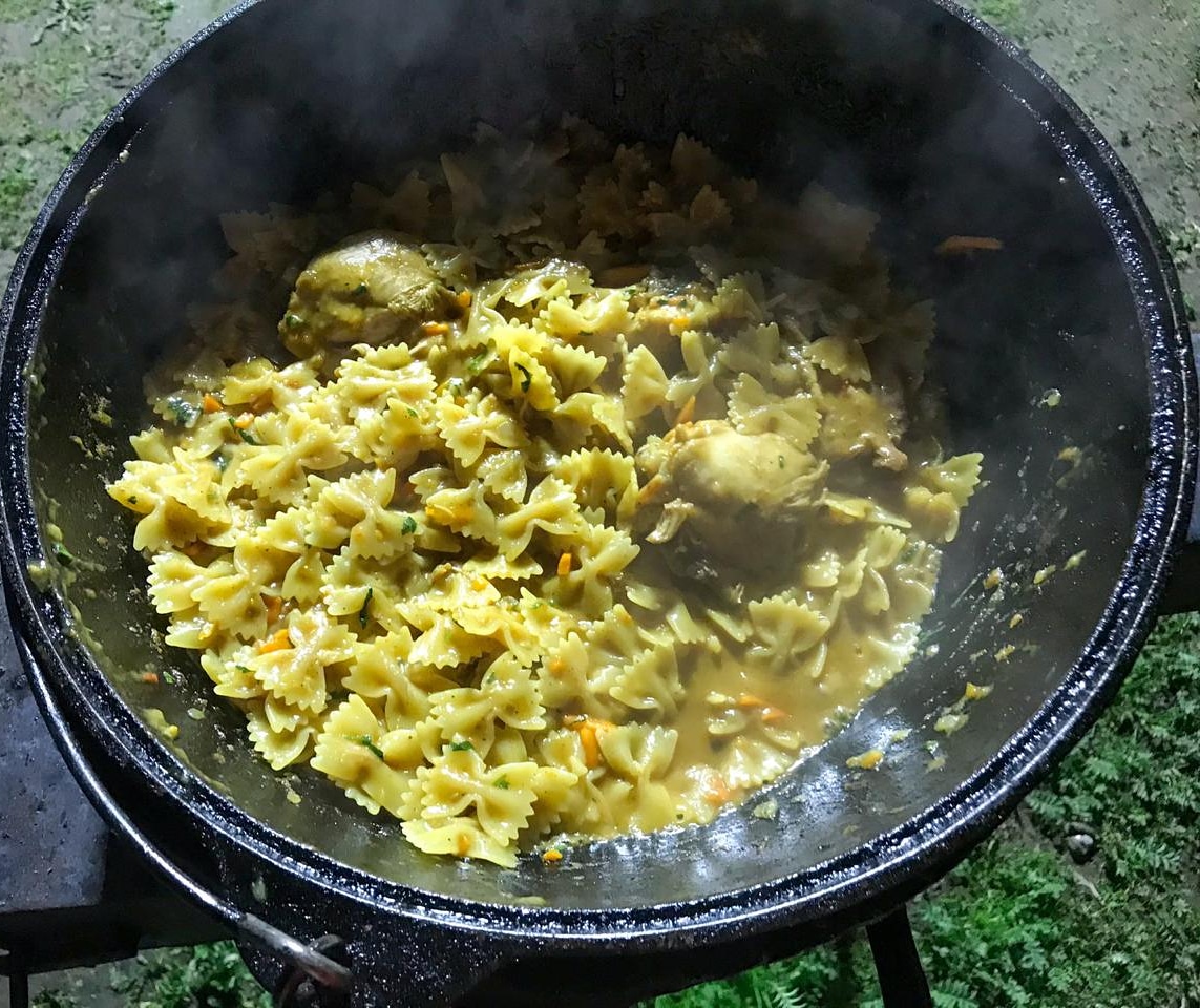 Макароны с курицей и овощами