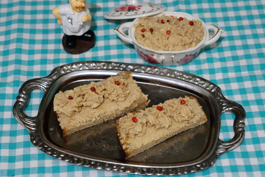 Паштет из яиц с орехами