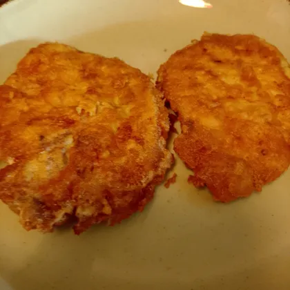 Отбивные из филе бедра курицы в кляре 