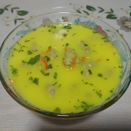 Сырный суп с фрикадельками из филе кролика и потрохов 