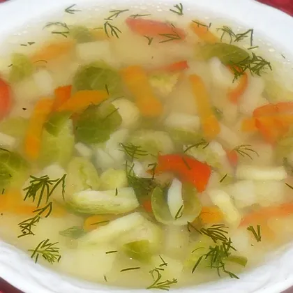 Легкий овощной суп с брюссельской капустой