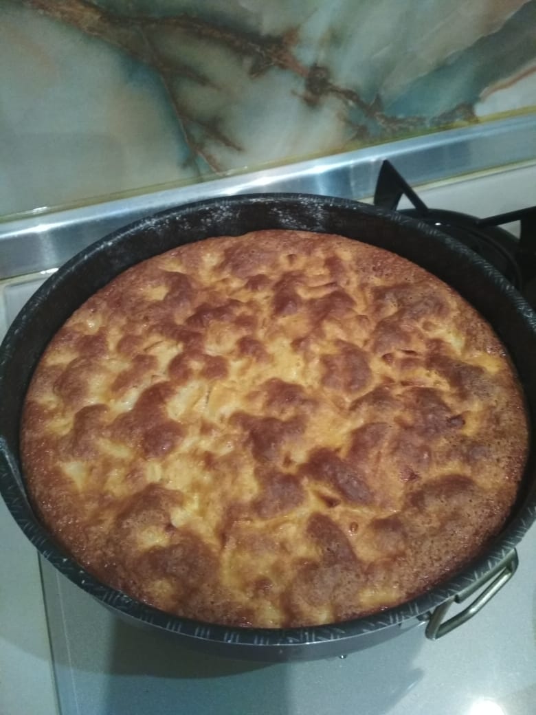 Шарлотка на сметане