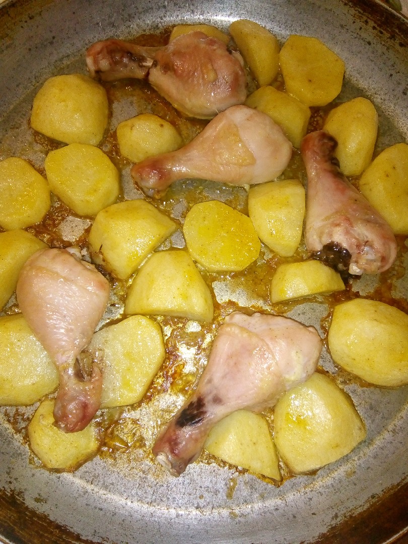Курица с картошкой в горшочках