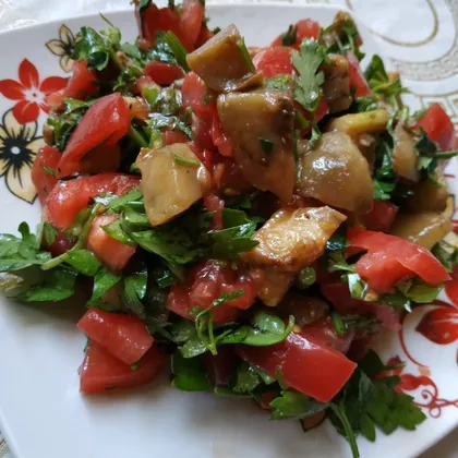 Салат из баклажанов с помидорами ♥️