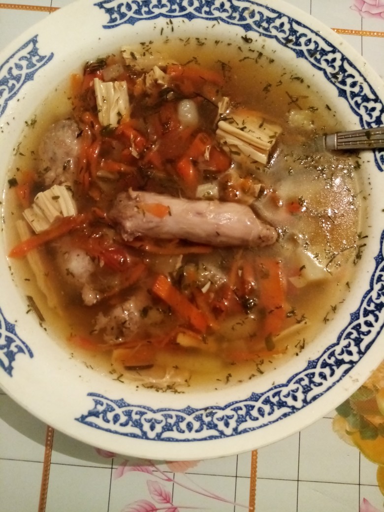 Легкий овощной суп на курином бульоне