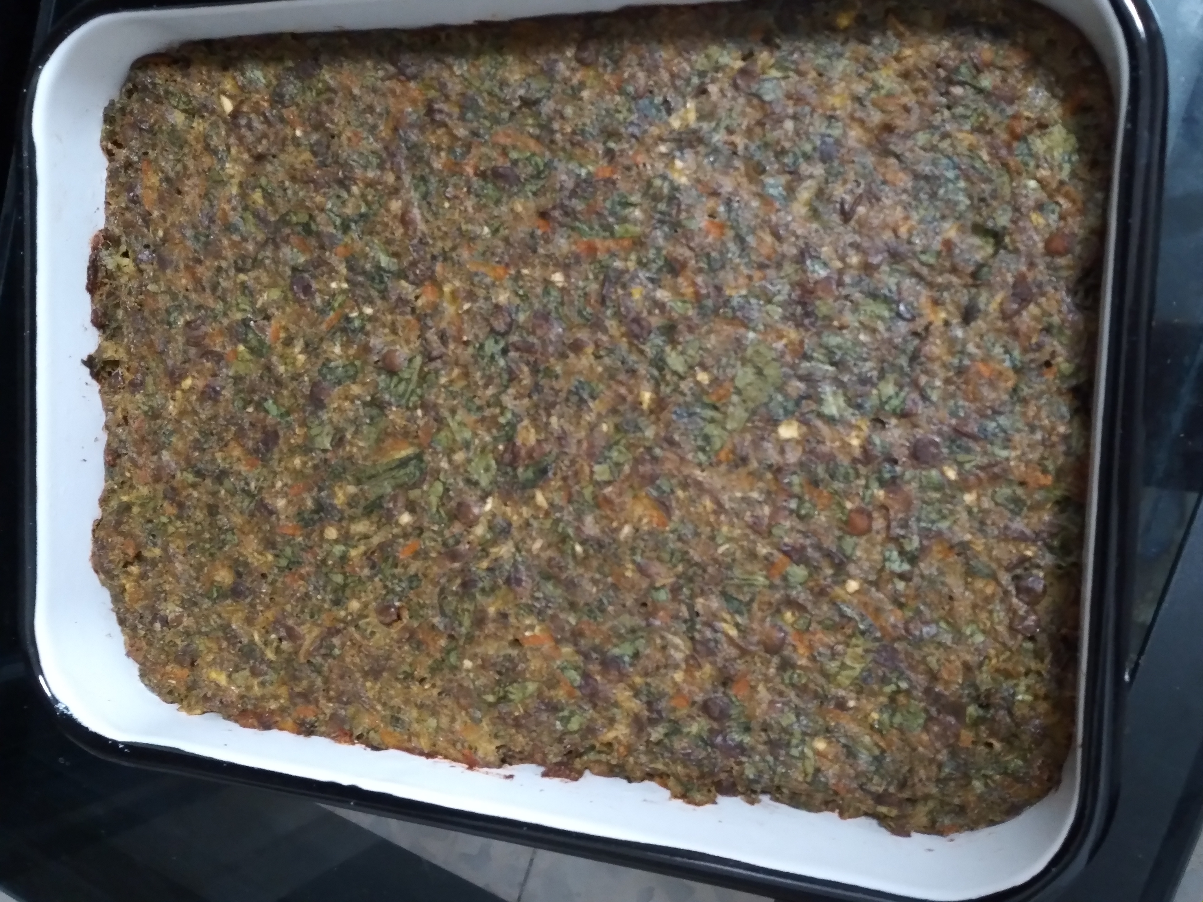 Запеканка из коричневой чечевицы с брокколи и шпинатом