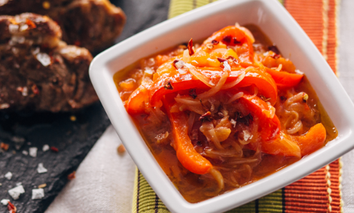 Горячий соус из сладкого перца к мясу