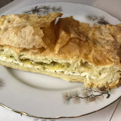 Пирог с сыром из слоеного теста