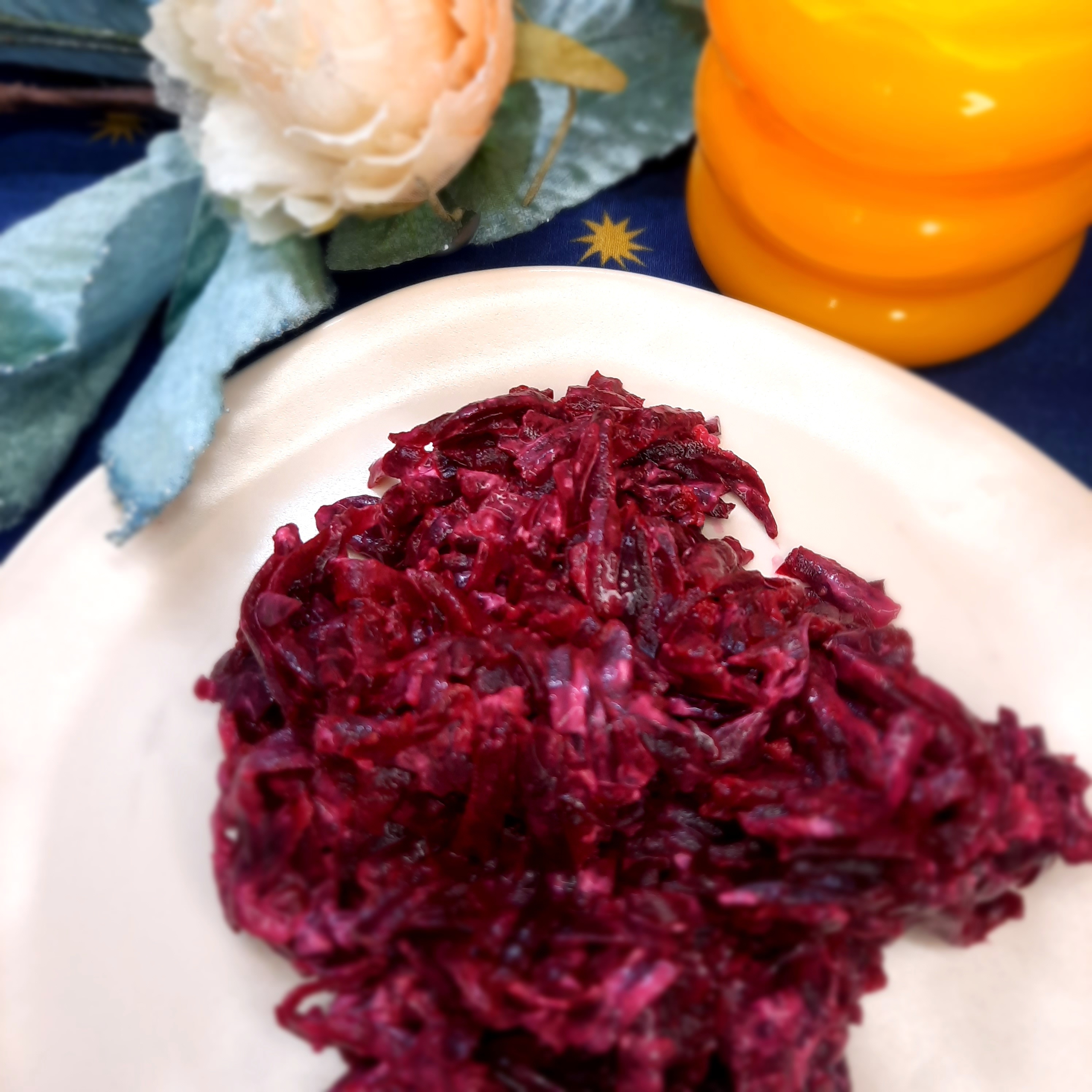 Салат из свеклы с чесноком