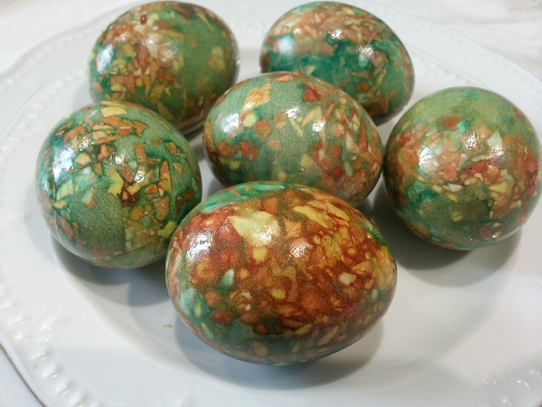 Как красиво покрасить яйца на Пасху, мраморные яйца на Пасху.we paint eggs for easter