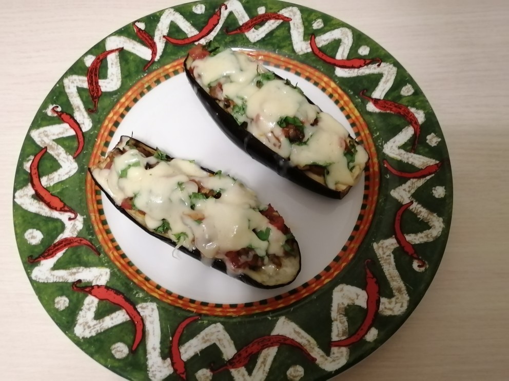 Лодочки из баклажанов фаршированные овощами