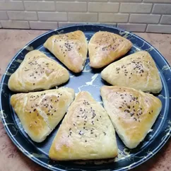 Пирожки с сыром и зелёным луком