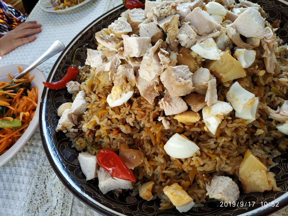 Плов с курицей и айвой
