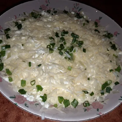 Салат сырно-шпротный