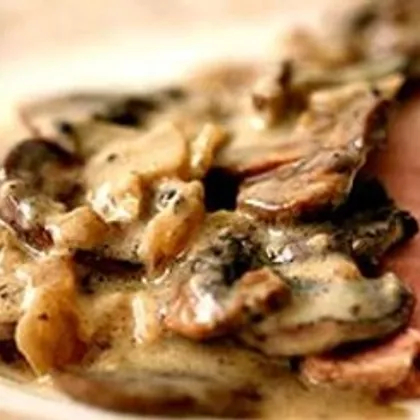 Свинина с кардамоном и грибами в соусе