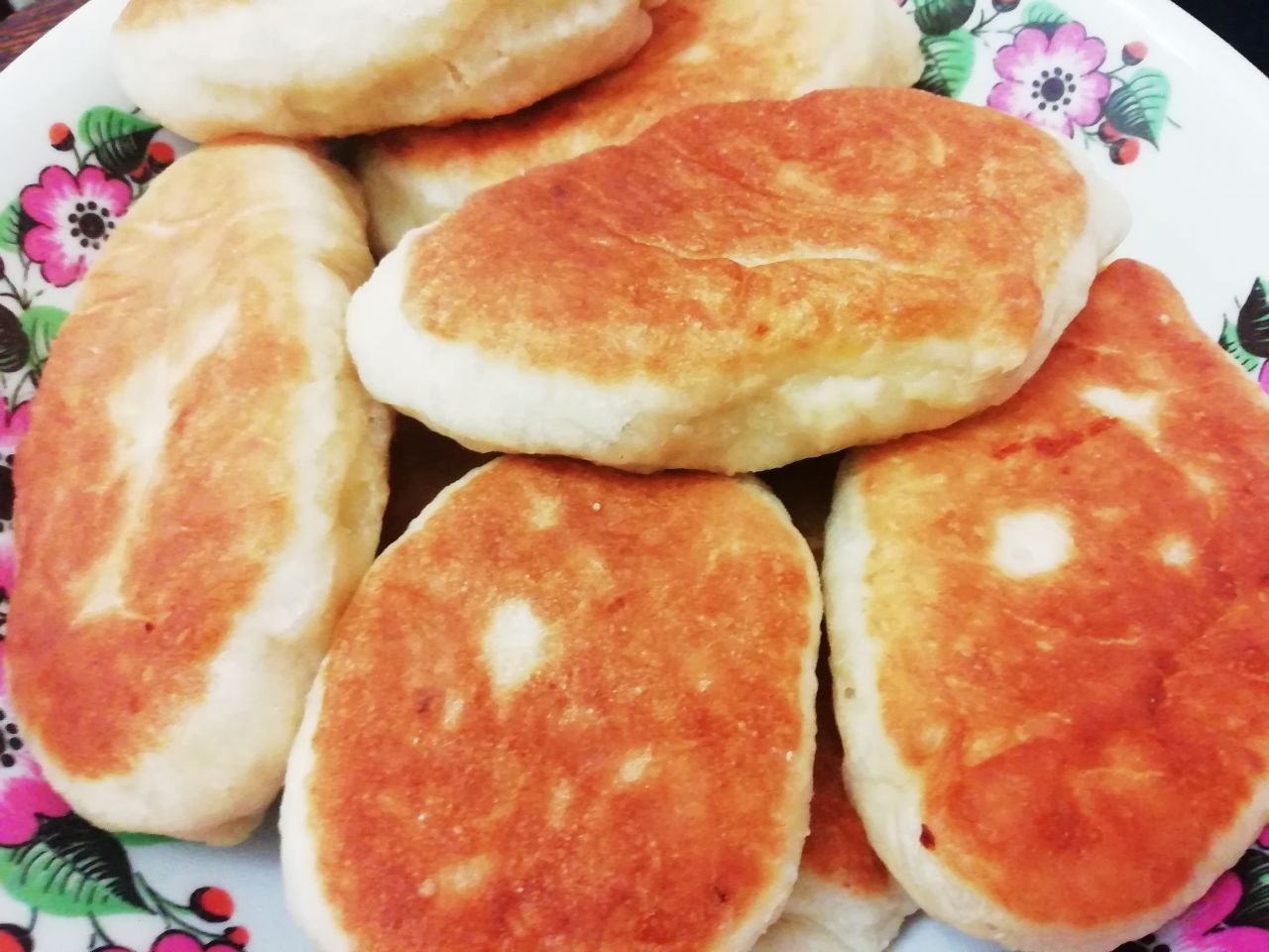 Жареные пирожки с яйцом и зеленым луком