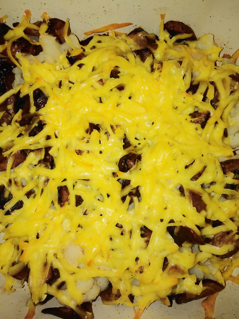 Цветная капуста под сыром с шампиньонами