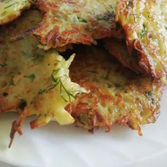 Драники с зеленью и курицей