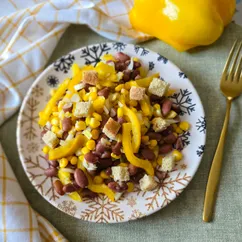 Салат с фасолью, кукурузой и болгарским перцем