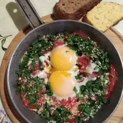 Очень сытная яичница 🍅🥚🍄🥓