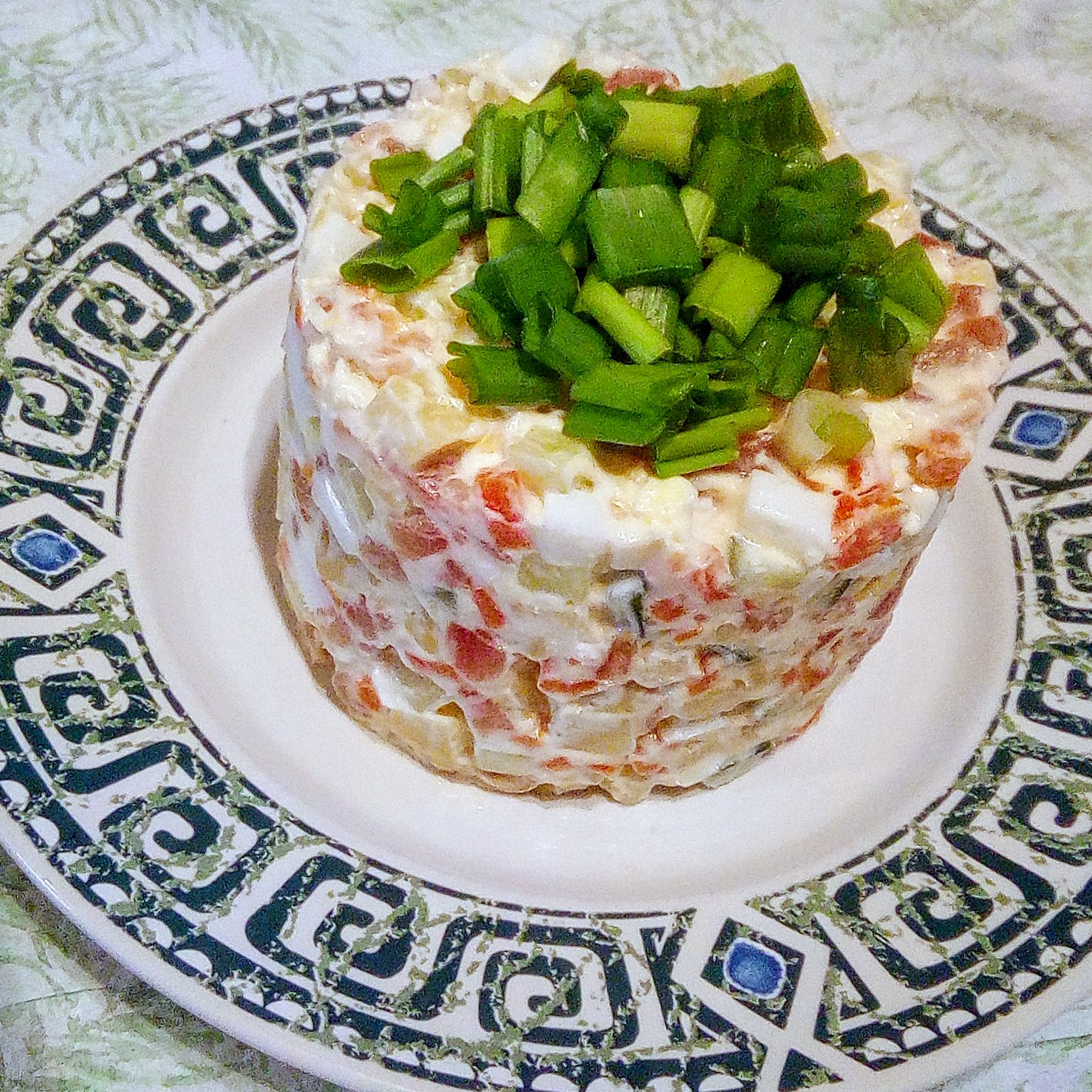Салат с красной рыбой и креветками «Фантазия»