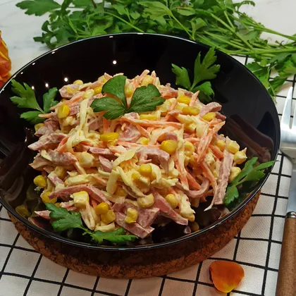 Салат с копченой колбасой и сыром - рецепты с фото