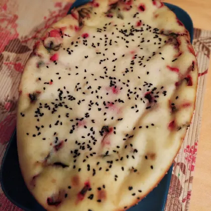 Закусочный пирог с картофелем и свекольной ботвой