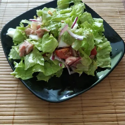 Салат с консервированным тунцом