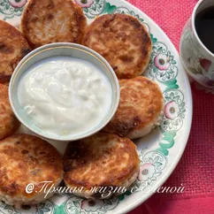 Сырники из творога и творожной массы на сковороде