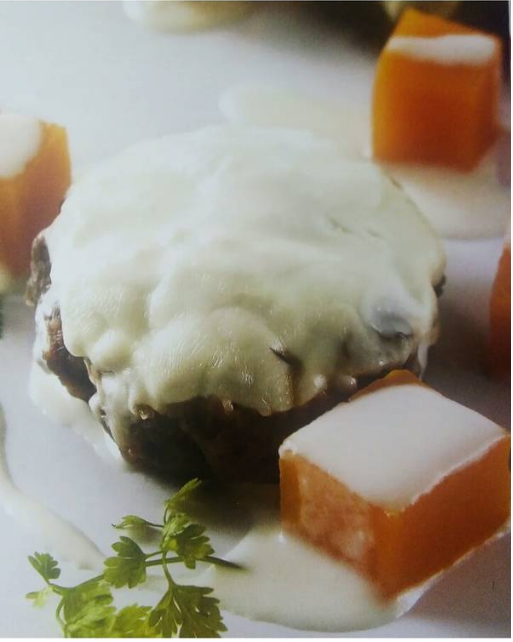 Мясные биточки с творогом